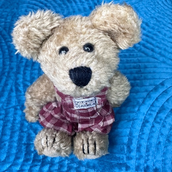 Boyds Bears Samuel with red overalls and a bow tie - Picture 5 of 8